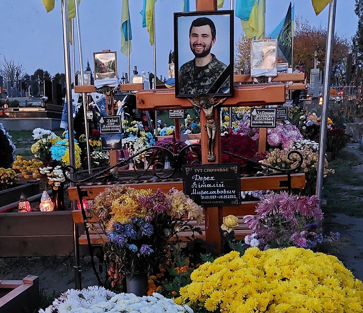 Новини Тернополя - фото з На Алеї Героїв у Тернополі планують встановити однакові пам’ятники. Кому відмовлять у похованні на Микулинецькому?