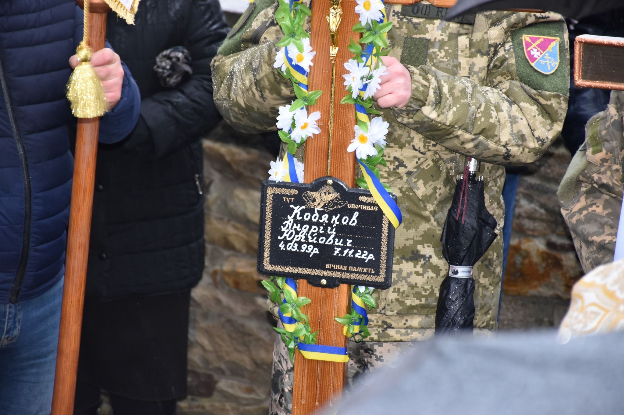 Новини Тернополя - фото з Слів розради не знайти... На Тернопільщині провели в останню дорогу 23-річного воїна Андрія Кобякова