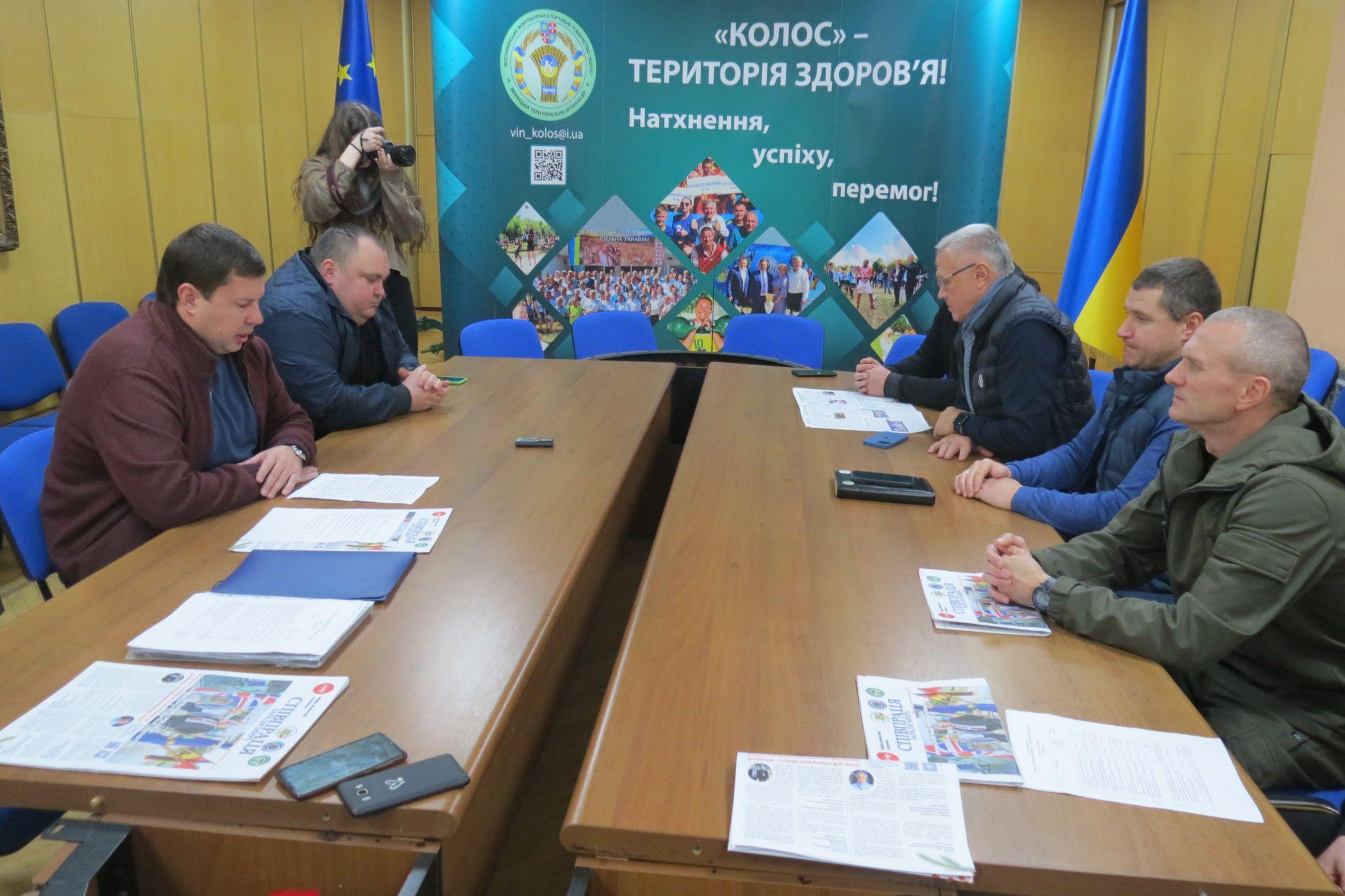 Новини Вінниці - фото з Новий керманич важкої атлетики Вінниччини Олександр Кошелєв отримав відзнаку від Всеукраїнської федерації