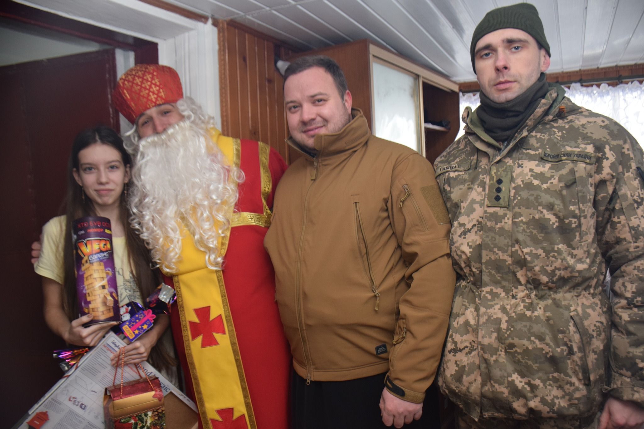 Новини Тернополя - фото з Святий Миколай завітав у сім’ї загиблих героїв 105 окремої бригади територіальної оборони ЗСУ
