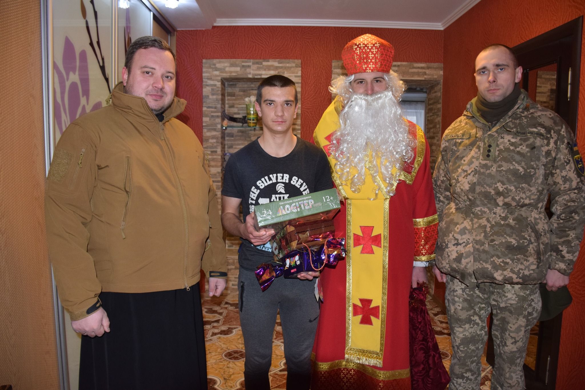 Новини Тернополя - фото з Святий Миколай завітав у сім’ї загиблих героїв 105 окремої бригади територіальної оборони ЗСУ