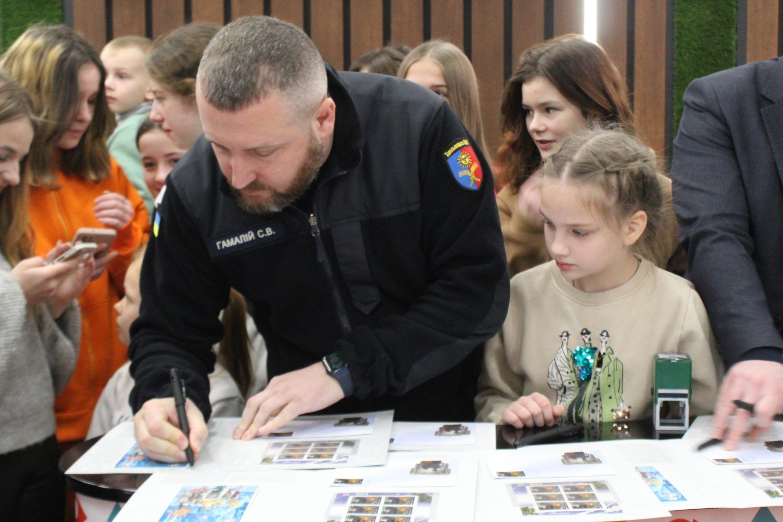 Новини Хмельницького - фото з «Переможного Нового року!»: в Хмельницькому відбулося спецпогашення особливої марки