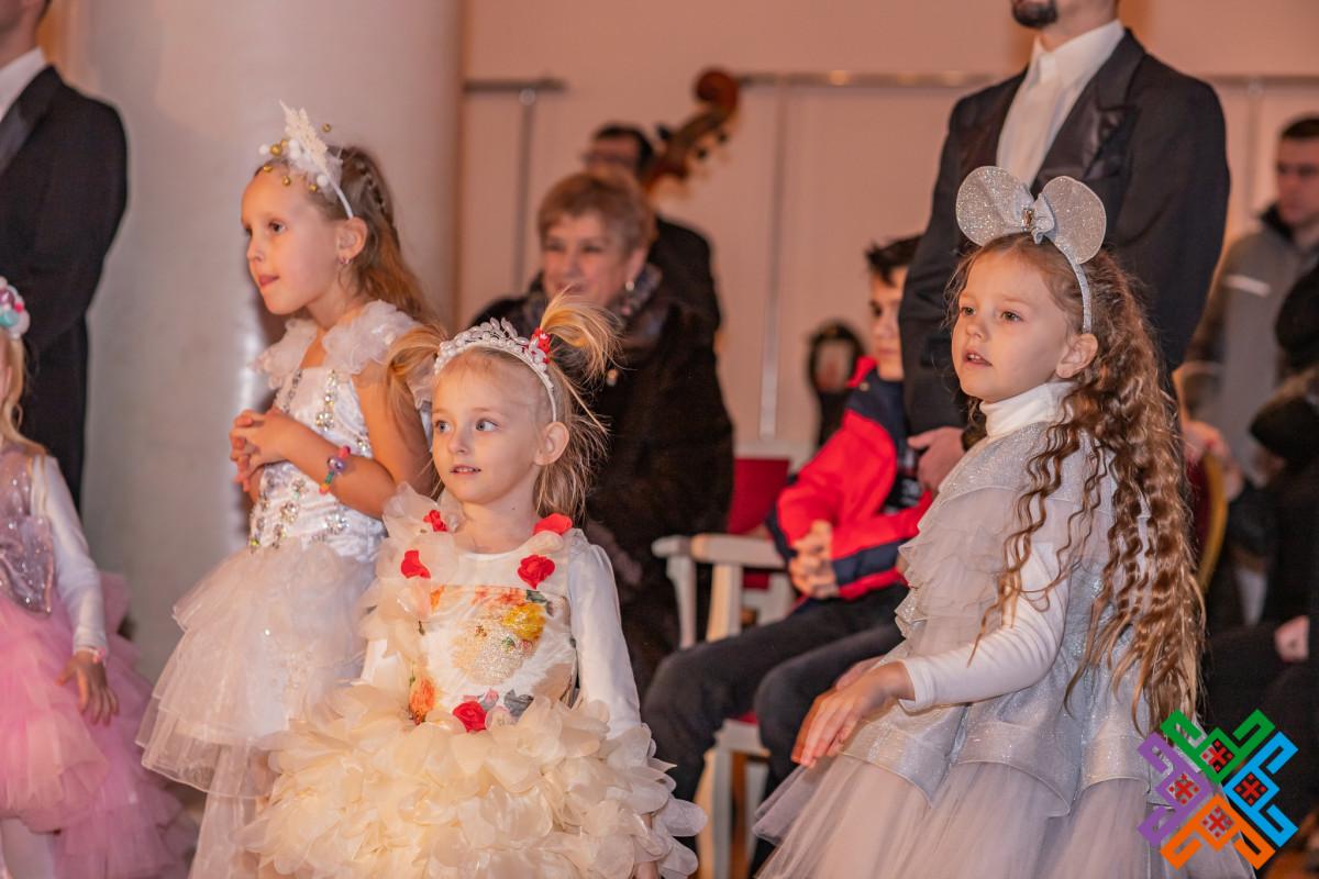 Новини Хмельницького - фото з У Хмельницькому відбувся перший різдвяний бал (ФОТО)