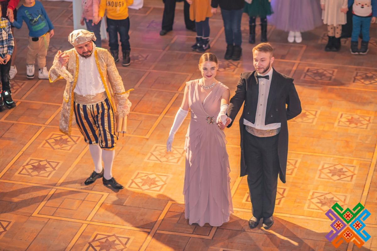 Новини Хмельницького - фото з У Хмельницькому відбувся перший різдвяний бал (ФОТО)