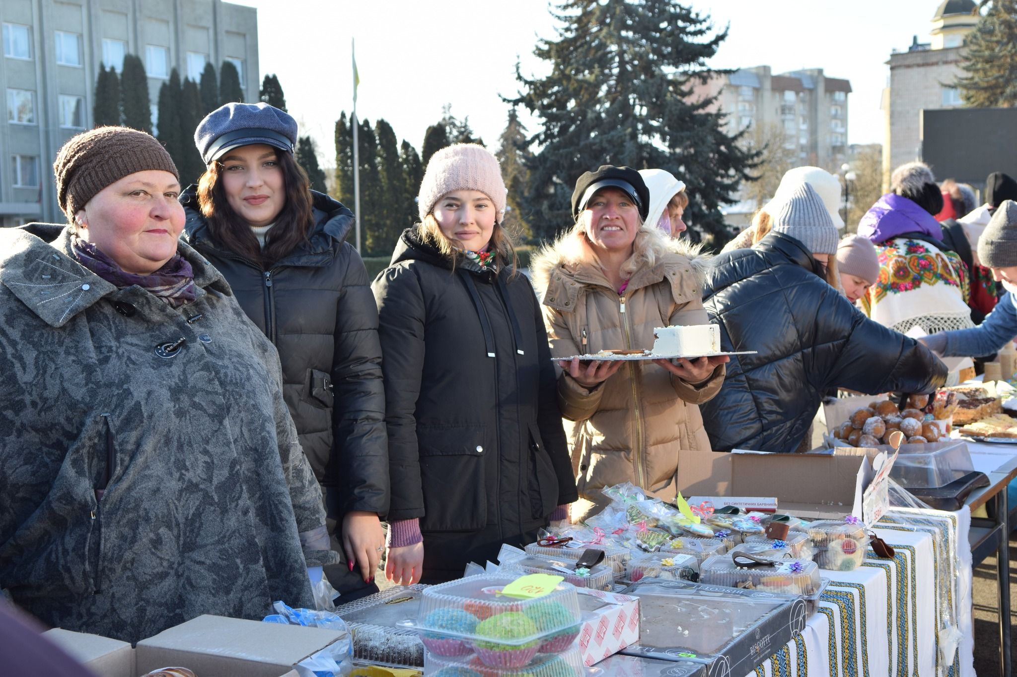 Новини Тернополя - фото з Майже 190 тисяч гривень виручили на благодійному ярмарку у Чорткові