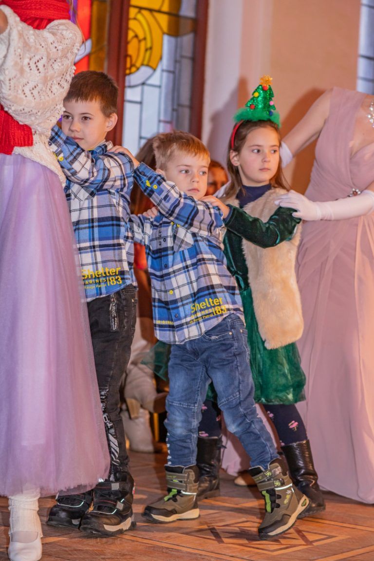 Новини Хмельницького - фото з У Хмельницькому відбувся перший різдвяний бал (ФОТО)