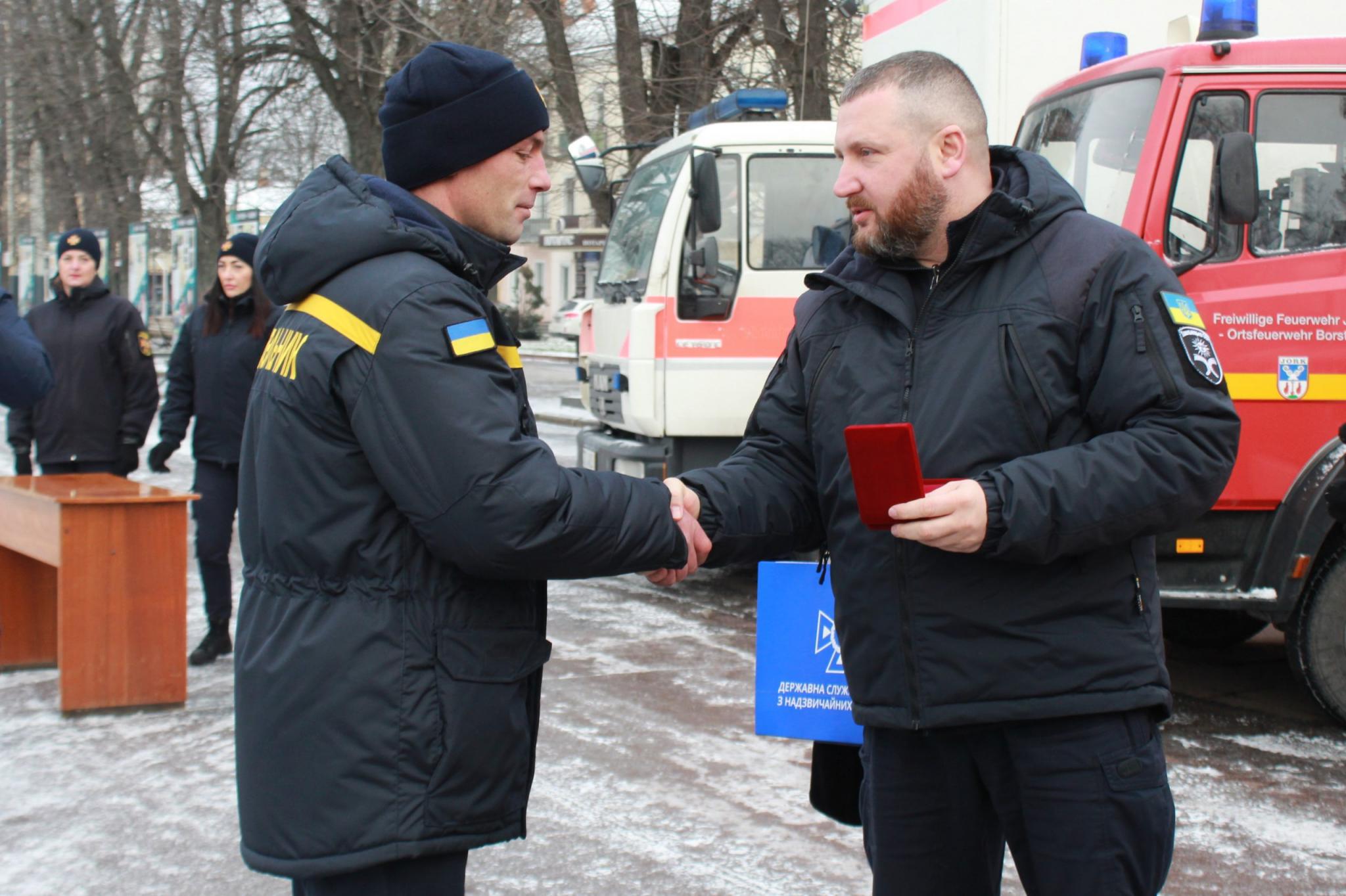 Новини Хмельницького - фото з Хмельниччина отримала 3 пожежних авто та 2 “швидкі” з Німеччини: як вони виглядають (ФОТО, ВІДЕО)