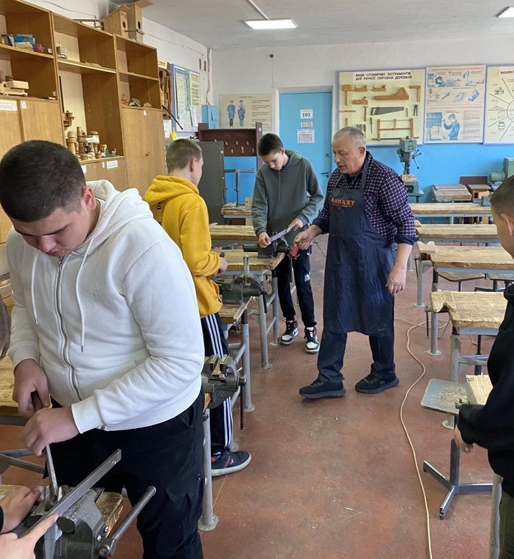 Новини Вінниці - фото з На розмінування беруть «кішку». Як учні з Корделівки допомагають саперам?