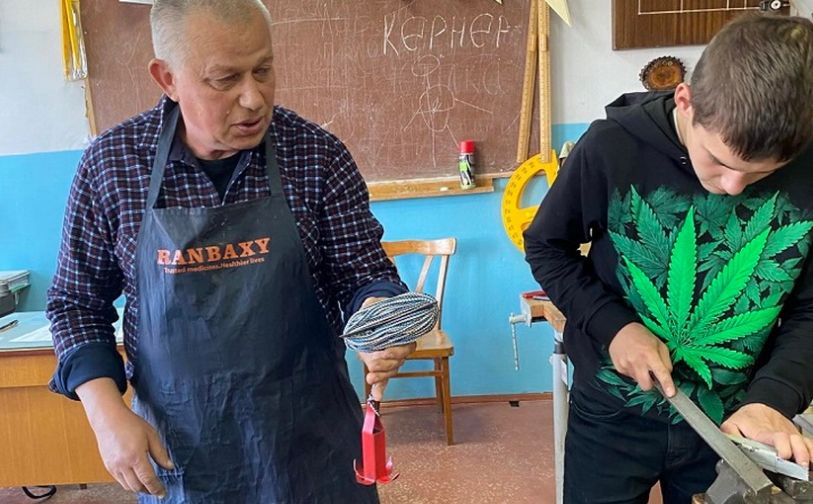 Новини Вінниці - фото з На розмінування беруть «кішку». Як учні з Корделівки допомагають саперам?