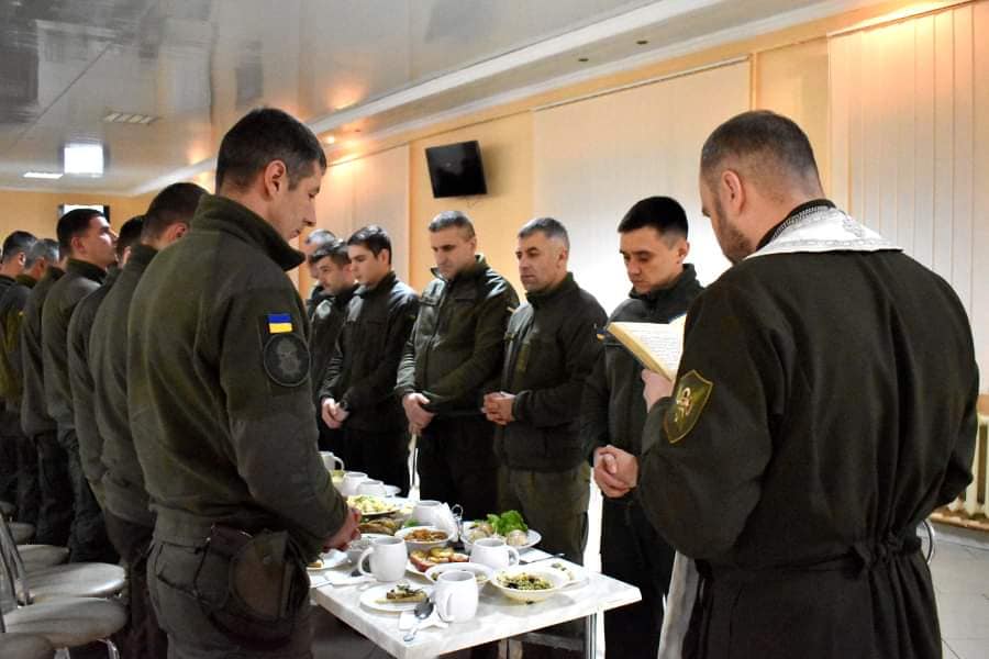 Новини Хмельницького - фото з Кутя та молитва: як хмельницькі захисники зустрічають Різдво на фронті (ФОТО)