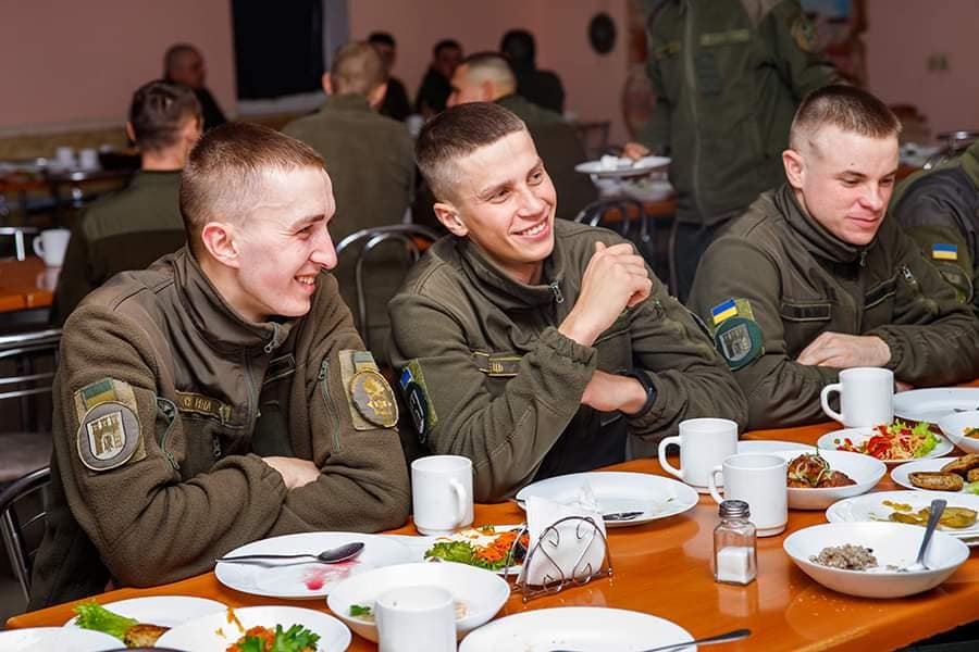 Новини Хмельницького - фото з Кутя та молитва: як хмельницькі захисники зустрічають Різдво на фронті (ФОТО)