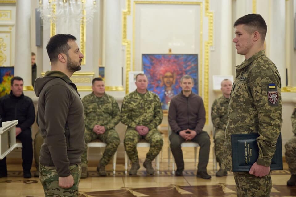 Новини Хмельницького - фото з Розвідник із Хмельниччини отримав найвищу військову відзнаку (ФОТО)