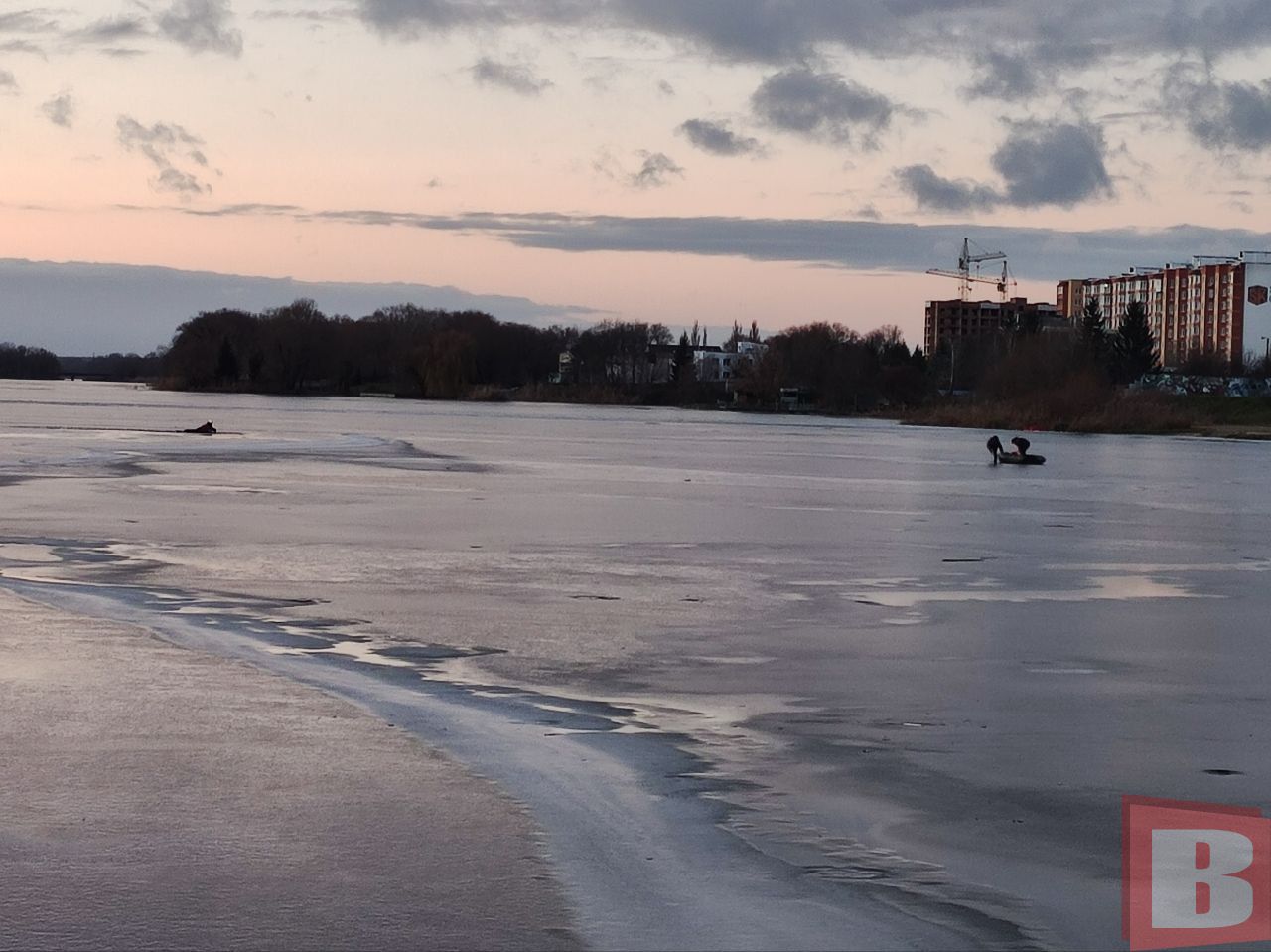 Новини Хмельницького - фото з На Південному Бузі чоловік провалився під лід (ОНОВЛЕНО)