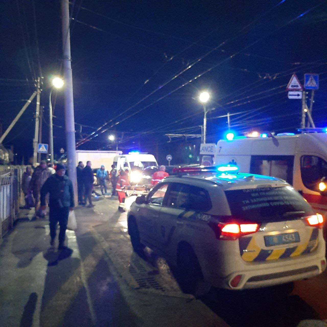 Новини Вінниці - фото з На Келецькій Lexus збив двох пішоходів. Перші подробиці