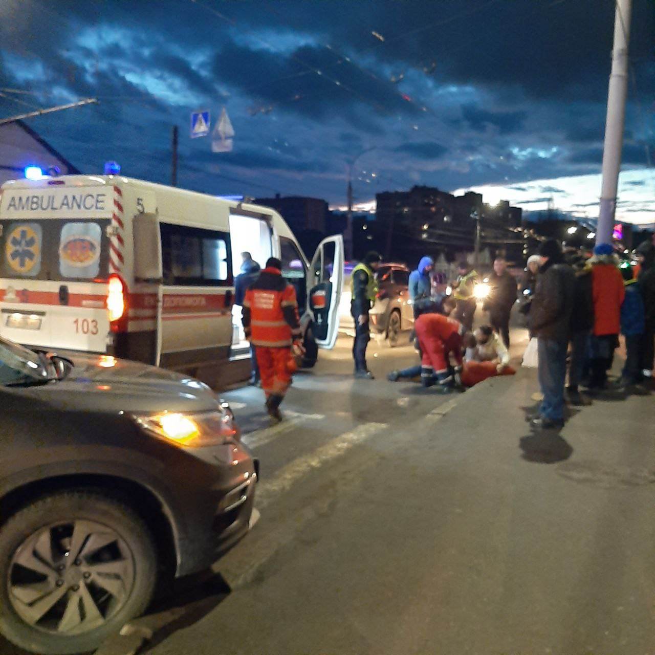 Новини Вінниці - фото з На Келецькій Lexus збив двох пішоходів. Перші подробиці