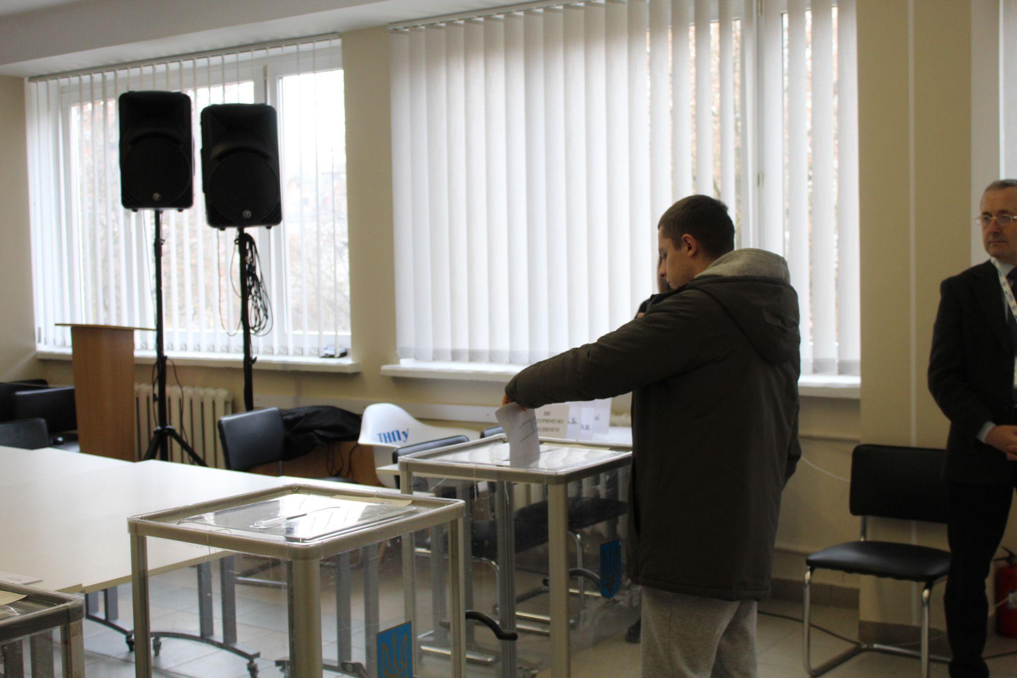 Новини Тернополя - фото з Вибори ректора педуніверситету стартували: серія 2. РЕПОРТАЖ (ОНОВЛЕНО)