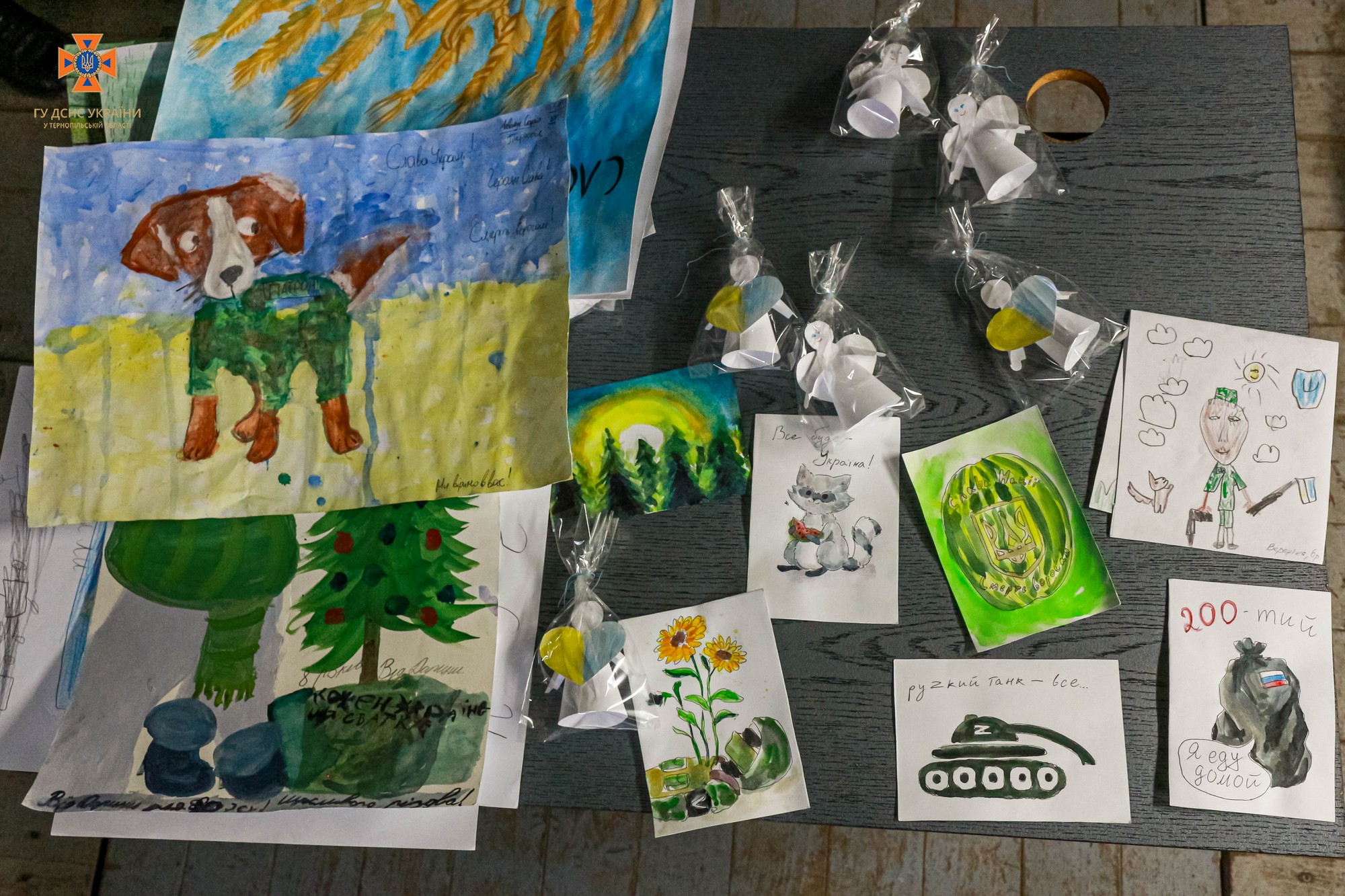 Новини Тернополя - фото з Тернопільські рятувальники провели «Урок безпеки» для малечі у «Пункті незламності»: дивіться фото Немає опису світлини.