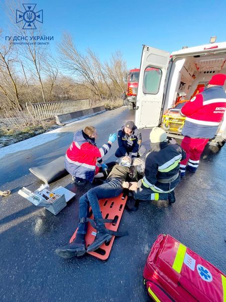 Новини Тернополя - фото з Аварія в Тернопільському районі: водія затиснуло в середині понівеченої машини