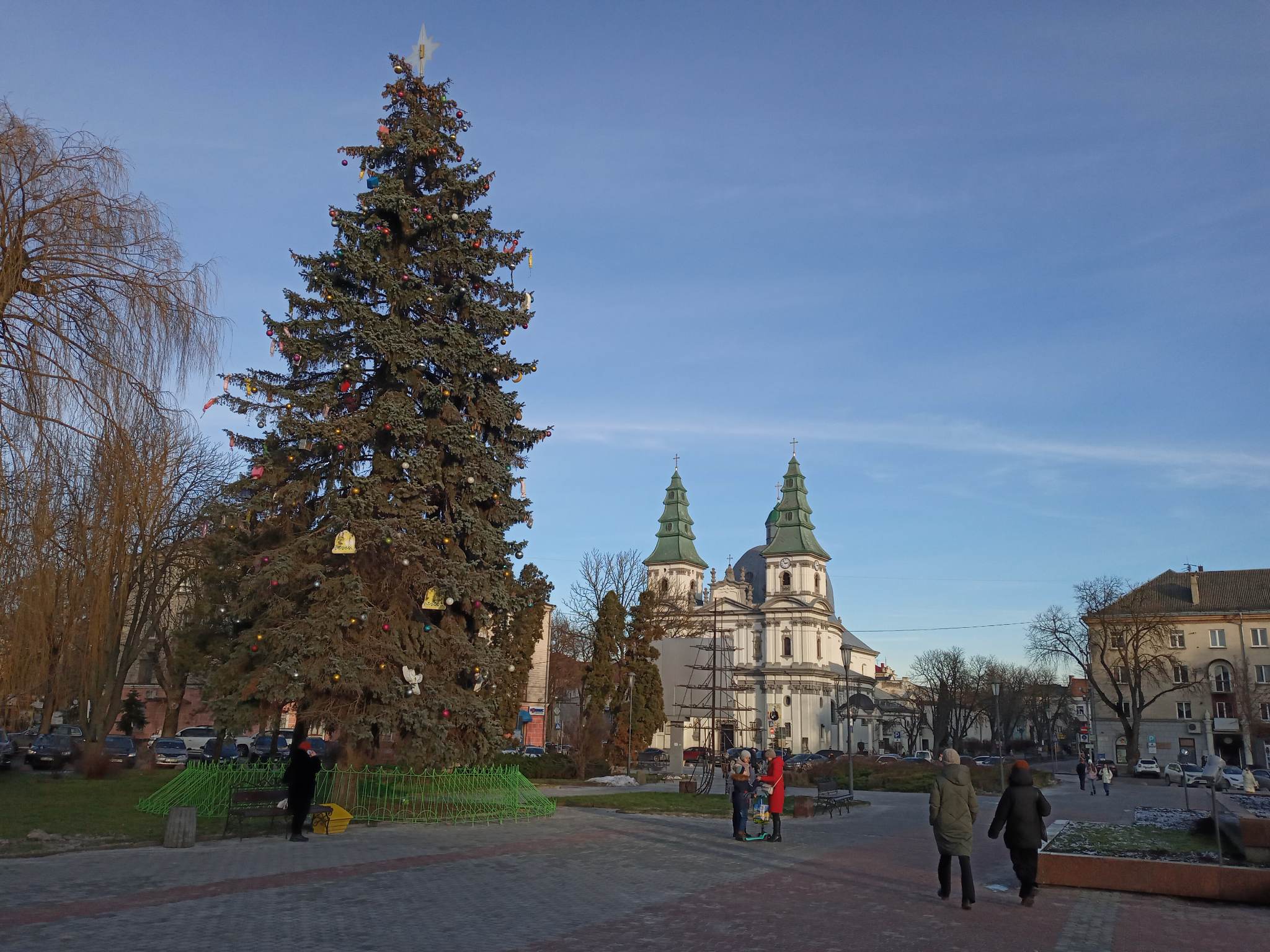 Новини Тернополя - фото з Як змінювалась головна новорічна ялинка Тернополя: дивіться підбірку фото