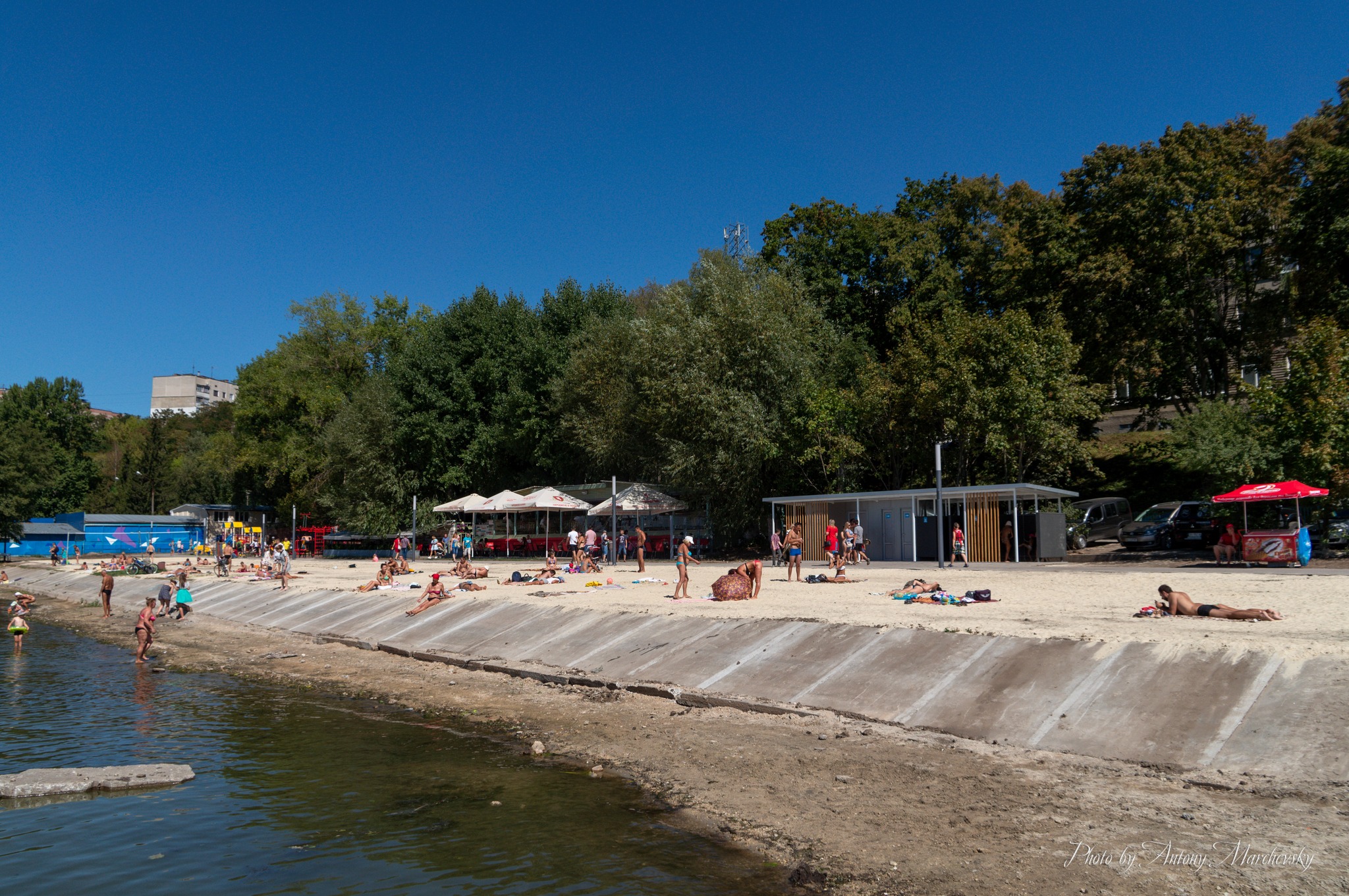 На зображенні може бути: 6 людей, водойма та природа