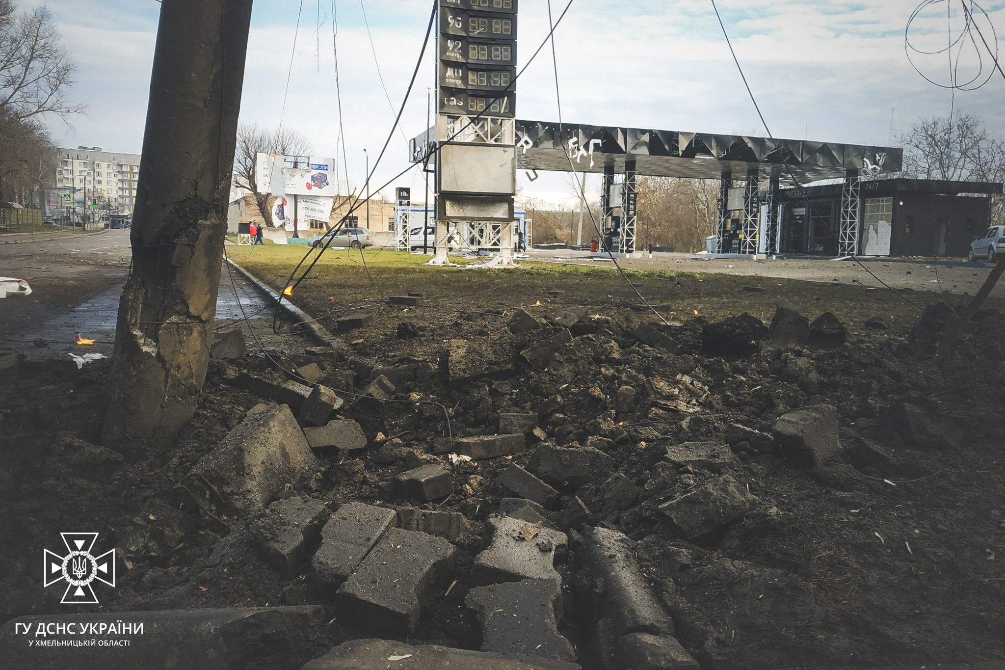 Новини Хмельницького - фото з Пошкоджені будинки, дитячий садок, АЗС: надзвичайники показали наслідки обстрілів на Хмельниччині (ФОТО)