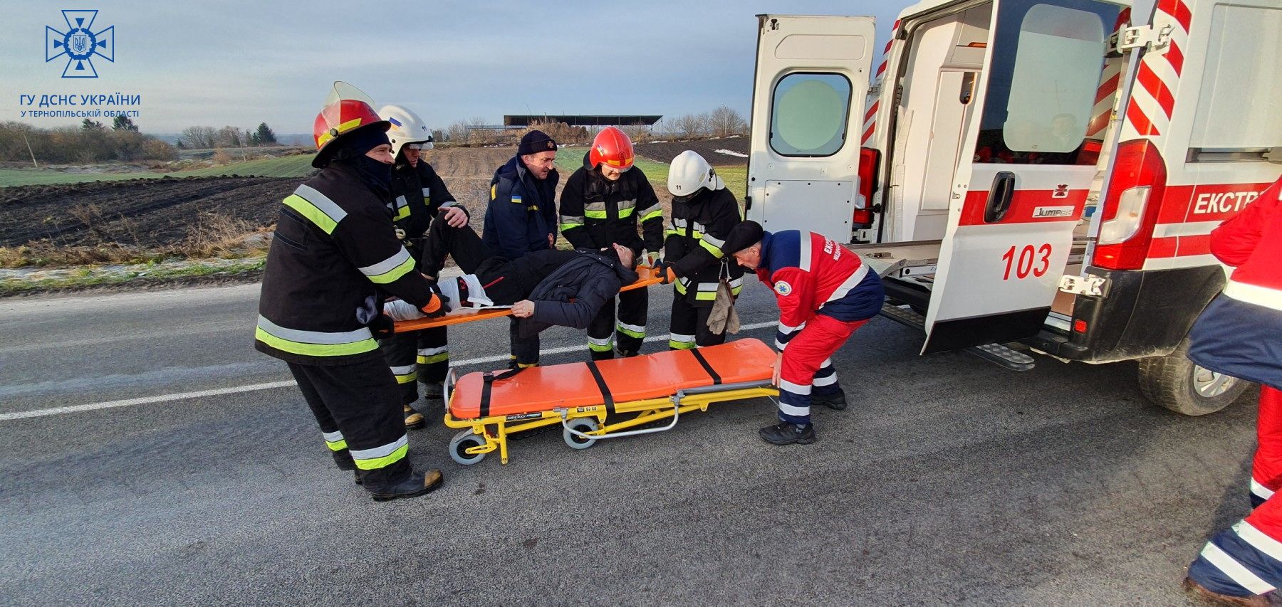 Новини Тернополя - фото з На Кременеччині перекинувся автомобіль: постраждав 19-річний хлопець