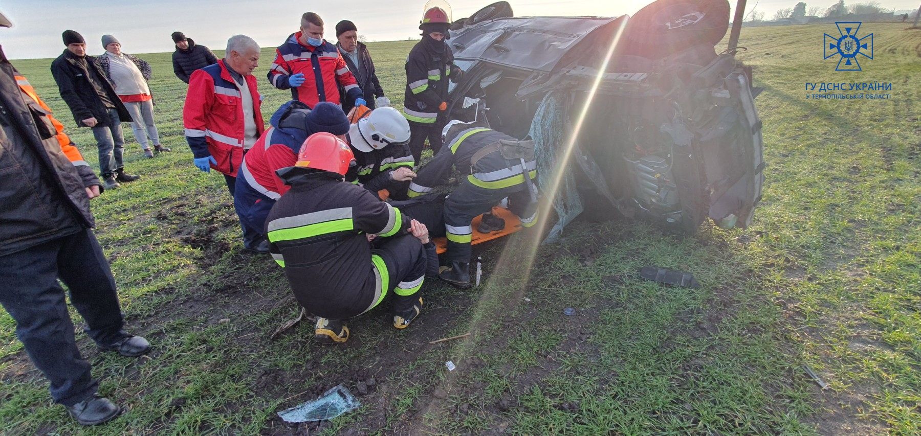 Новини Тернополя - фото з На Кременеччині перекинувся автомобіль: постраждав 19-річний хлопець