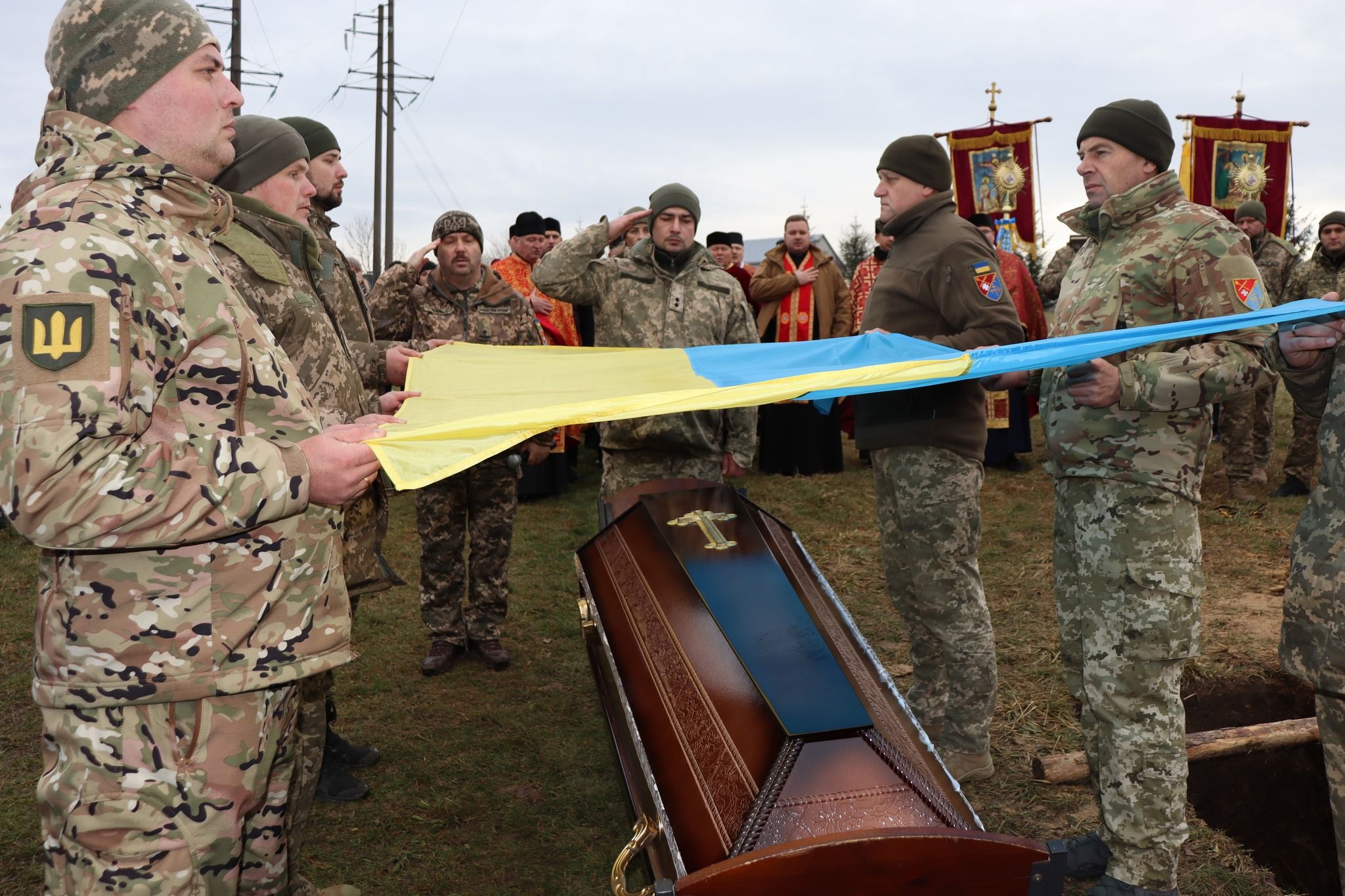 Новини Тернополя - фото з Тернопільщина прощається з загиблим Героєм Олегом Саїком
