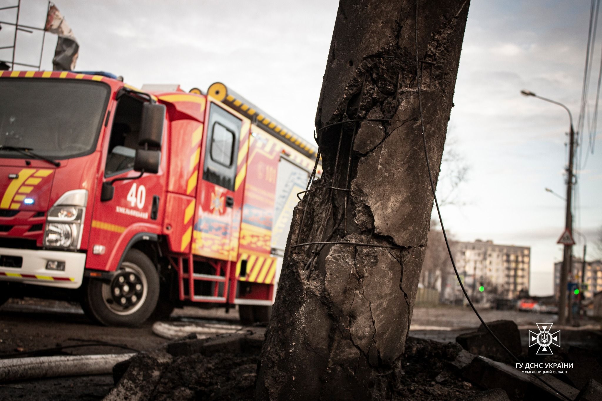 Новини Хмельницького - фото з Пошкоджені будинки, дитячий садок, АЗС: надзвичайники показали наслідки обстрілів на Хмельниччині (ФОТО)