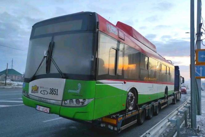 До Вінниці почали привозити польські тролейбуси. Вони замінять застарілі ЗіУ-9