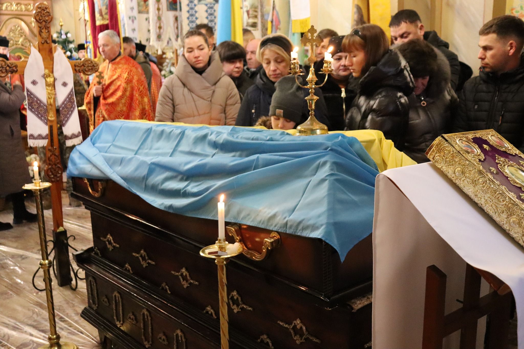 Новини Тернополя - фото з Тернопільщина прощається з загиблим Героєм Олегом Саїком