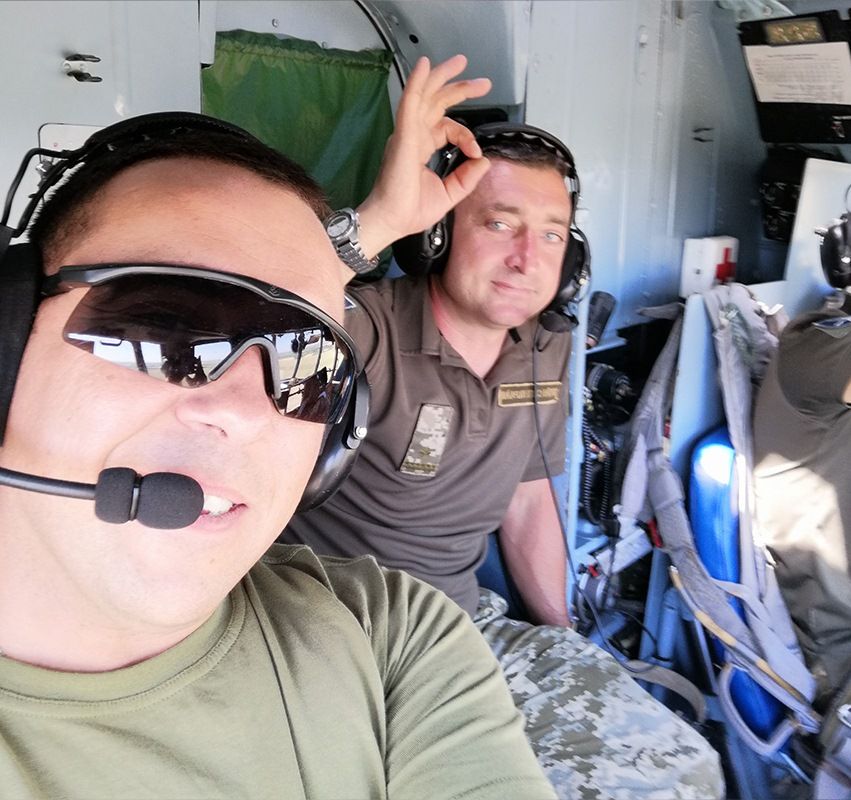 Новини Вінниці - фото з Мі-8 підбили з ПЗРК противника. Розповіді про загиблих вінничан: авіаційного фельдшера і борттехніка