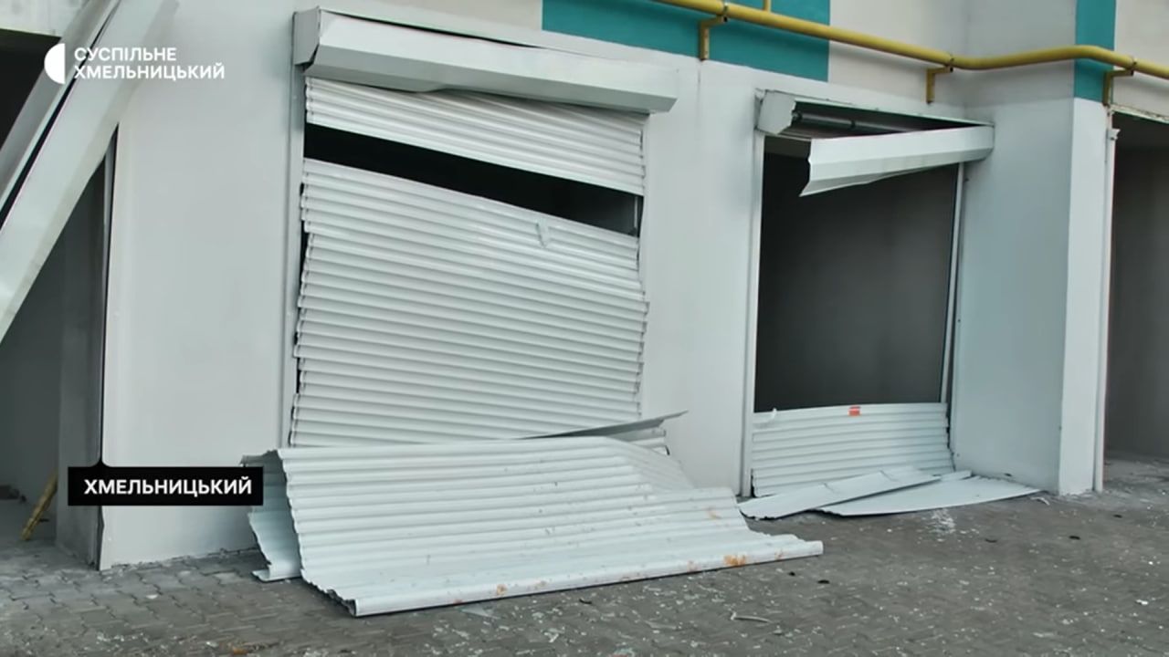 Новини Хмельницького - фото з Наслідки ракетного удару по Хмельницькому ліквідовували комунальники (ФОТО, ВІДЕО)