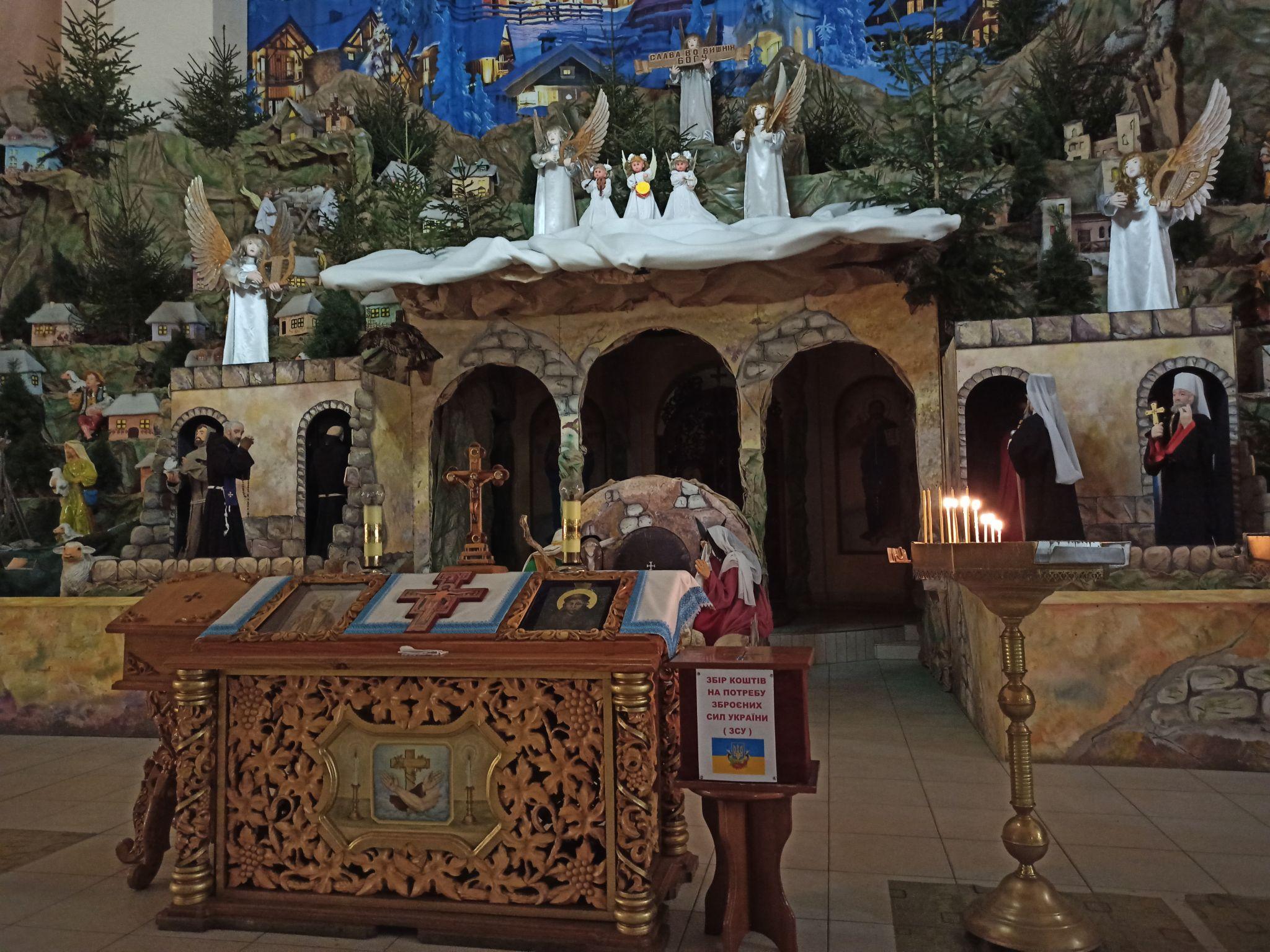 Новини Тернополя - фото з Біблійні персонажі та зруйновані війною будинки. Як виглядає найбільша в Україні Різдвяна шопка?
