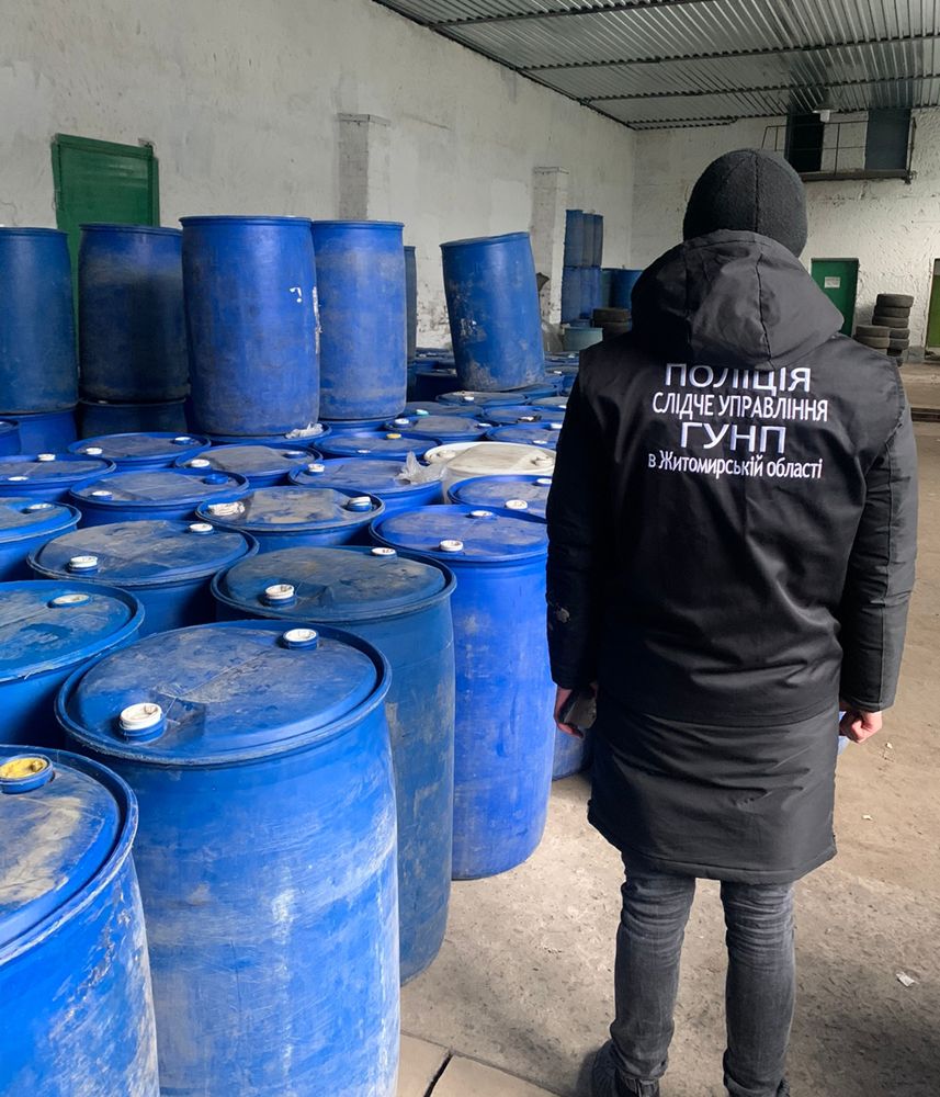 Новини Житомира - фото з Поліцейські перекрили канал постачання на Житомирщину  фальсифікованого спирту з Волині