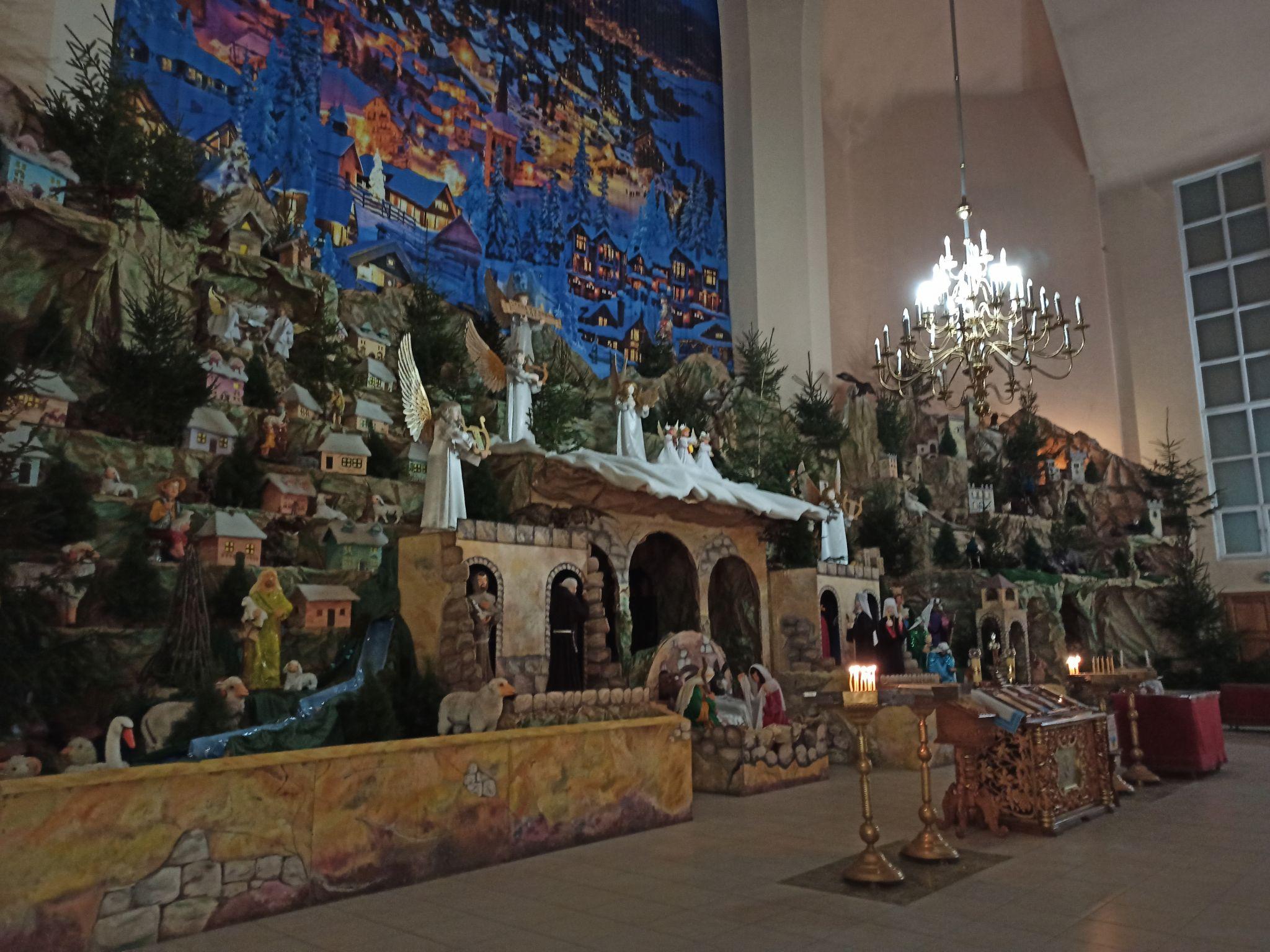 Новини Тернополя - фото з Біблійні персонажі та зруйновані війною будинки. Як виглядає найбільша в Україні Різдвяна шопка?