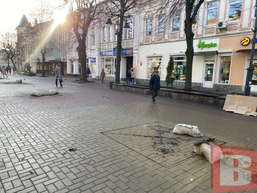 Новини Хмельницького - фото з З Проскурівської прибирають портрети загиблих Героїв: чому й для чого