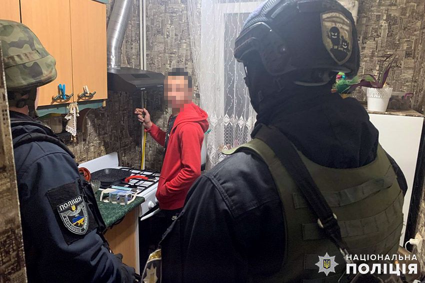 Новини Хмельницького - фото з Зв'язали, били та пограбували пенсіонерку: на Хмельниччині затримали трьох мешканців Рівненщини