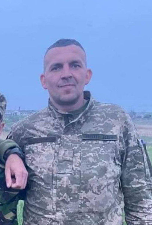 На зображенні може бути: 1 особа, військова форма та на відкритому повітрі