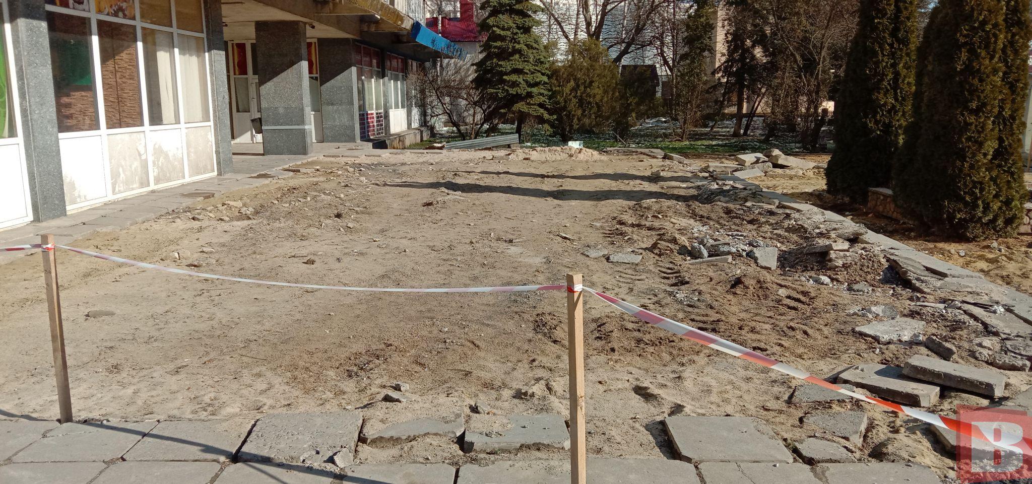 Новини Хмельницького - фото з Територія біля ЦНТЕІ досі розрита. Хто має відновлювати