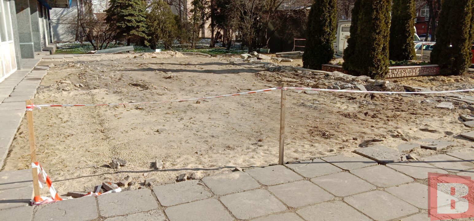 Новини Хмельницького - фото з Територія біля ЦНТЕІ досі розрита. Хто має відновлювати