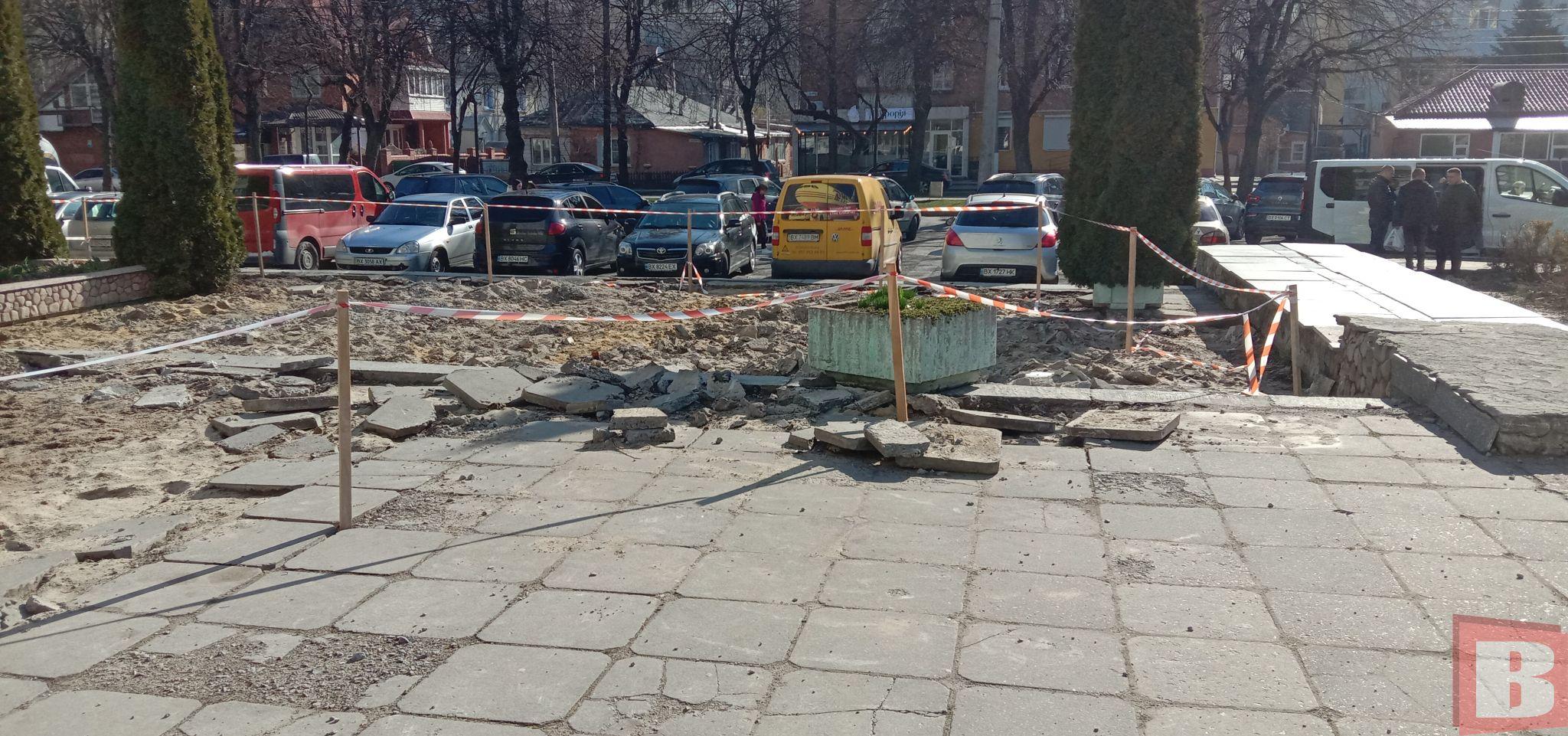 Новини Хмельницького - фото з Територія біля ЦНТЕІ досі розрита. Хто має відновлювати