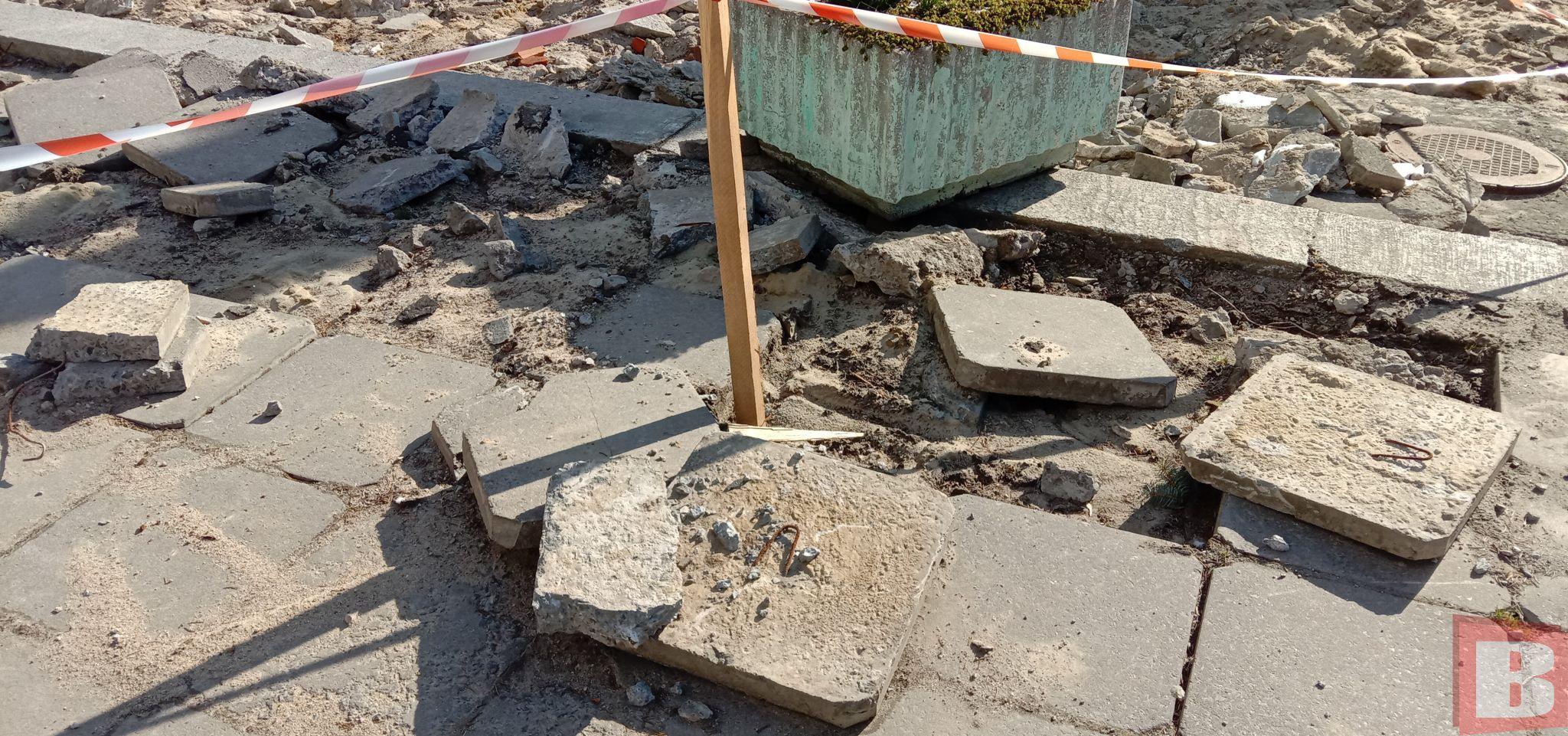 Новини Хмельницького - фото з Територія біля ЦНТЕІ досі розрита. Хто має відновлювати