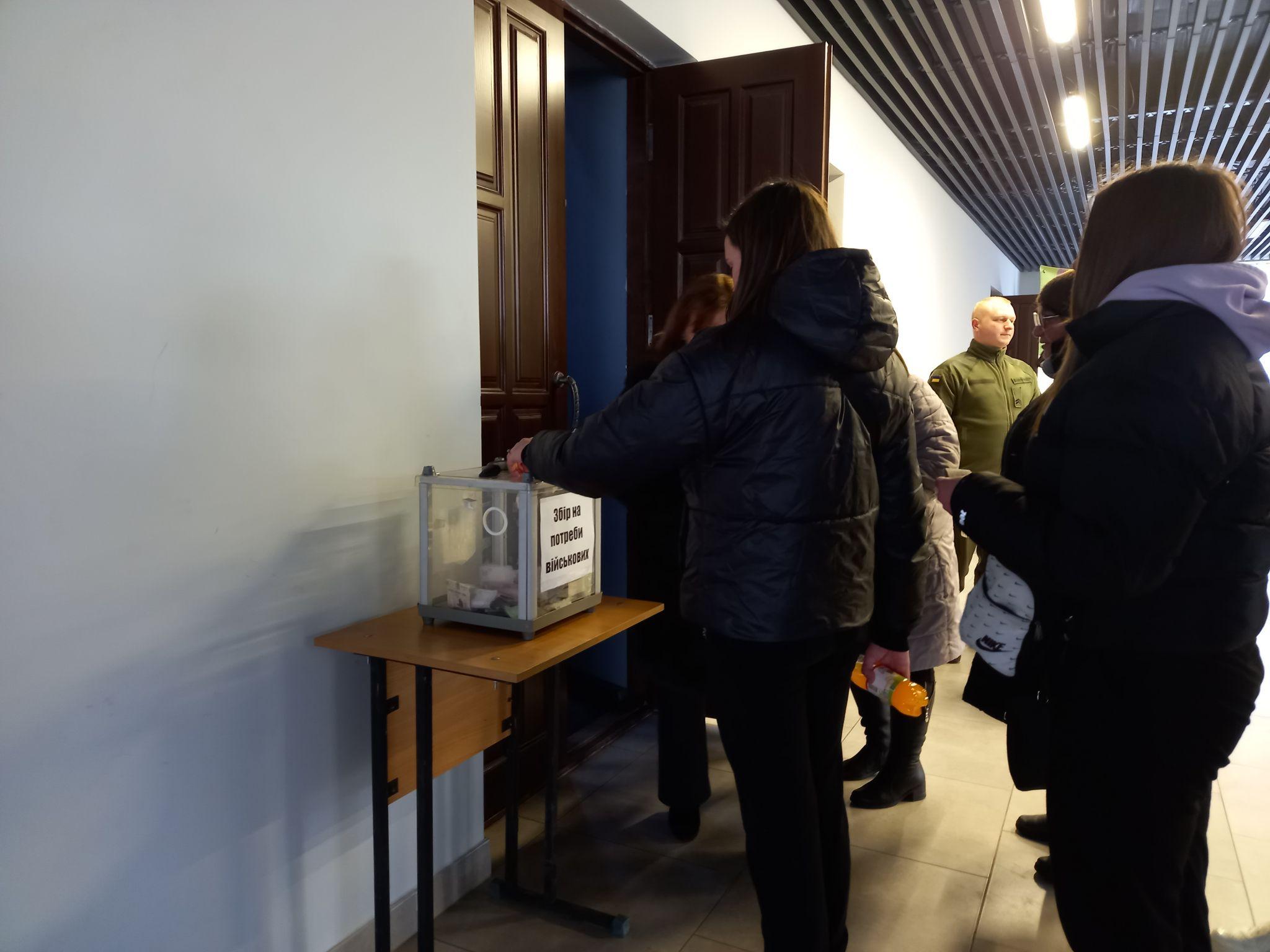 Новини Козятина - фото з Співали «Горить, палає техніка ворожа» разом з оркестром Нацгвардії