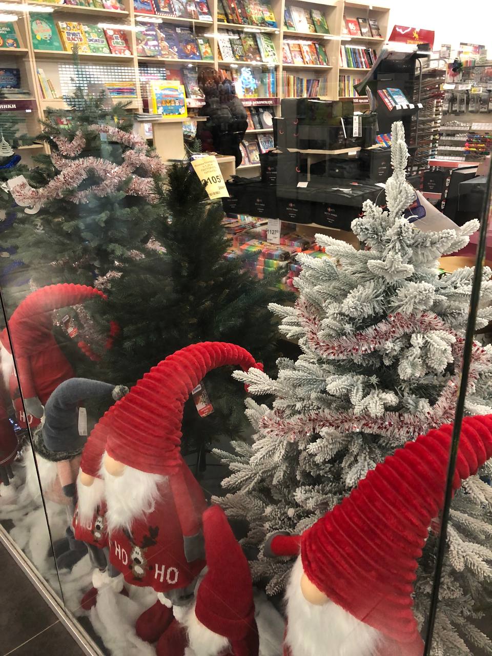 Новини Тернополя - фото з На новорічно-різдвяну атрибутику вже чималі знижки. Що і за скільки можна купити?