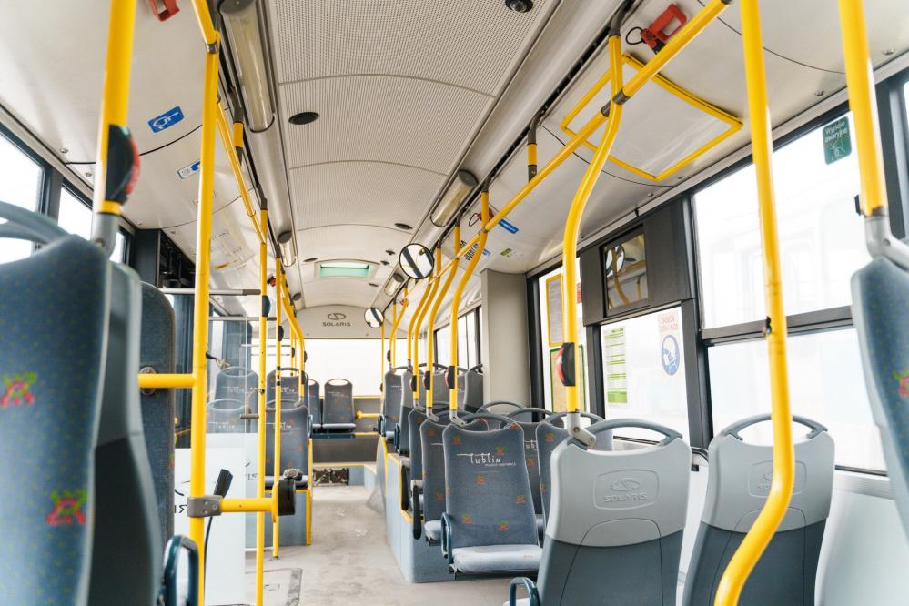 Новини Вінниці - фото з Польські тролейбуси Solaris прибули до Вінниці: не нові, але низькопідлогові На зображенні може бути: у приміщенні