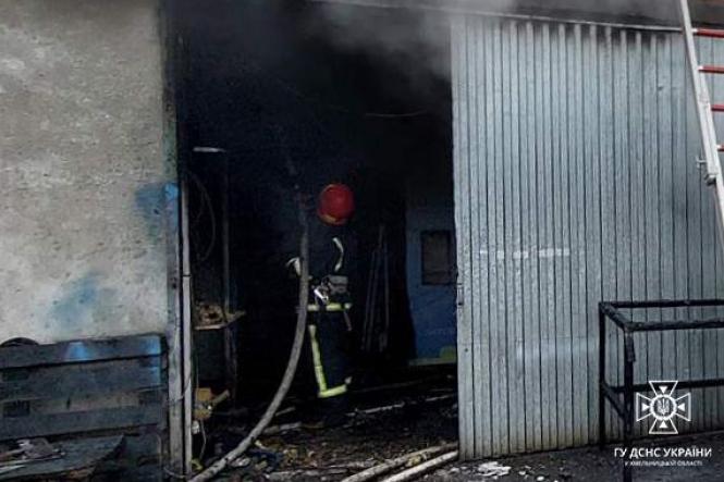 Новини Хмельницького - фото з У Хмельницькому з палаючого гаража винесли газовий балон