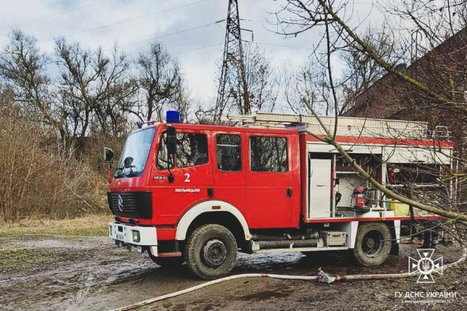 Новини Хмельницького - фото з У Хмельницькому з палаючого гаража винесли газовий балон