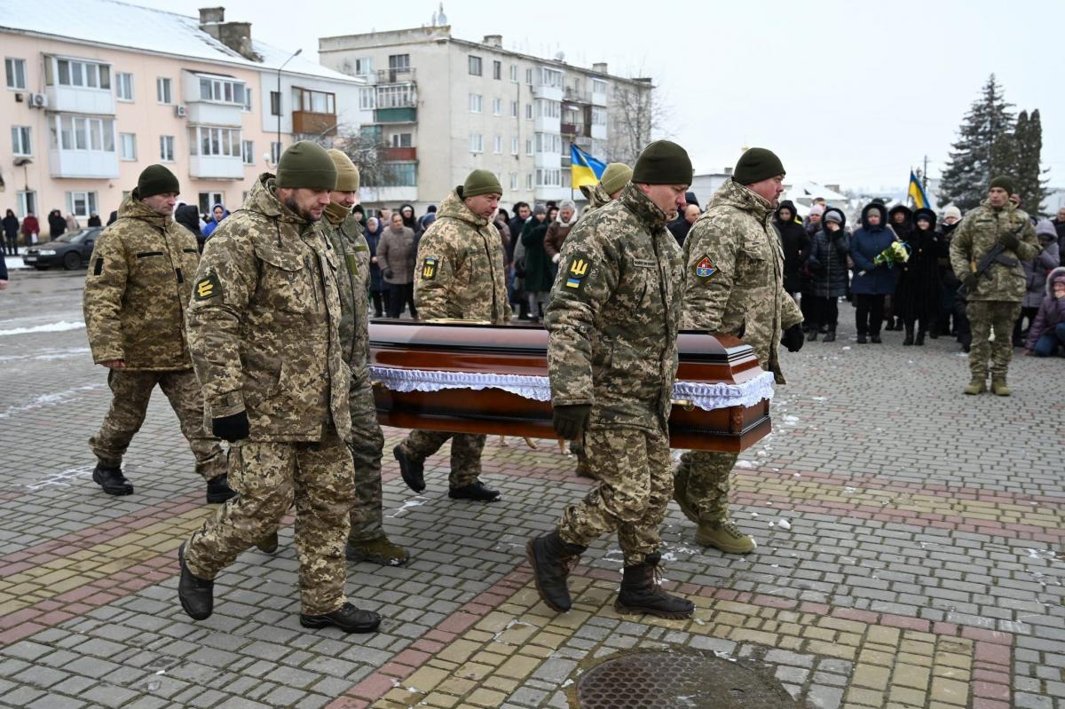 Новини Тернополя - фото з У грудні був у відпустці, а за кілька днів загинув під Бахмутом. Прощаються з Антоном Антощуком