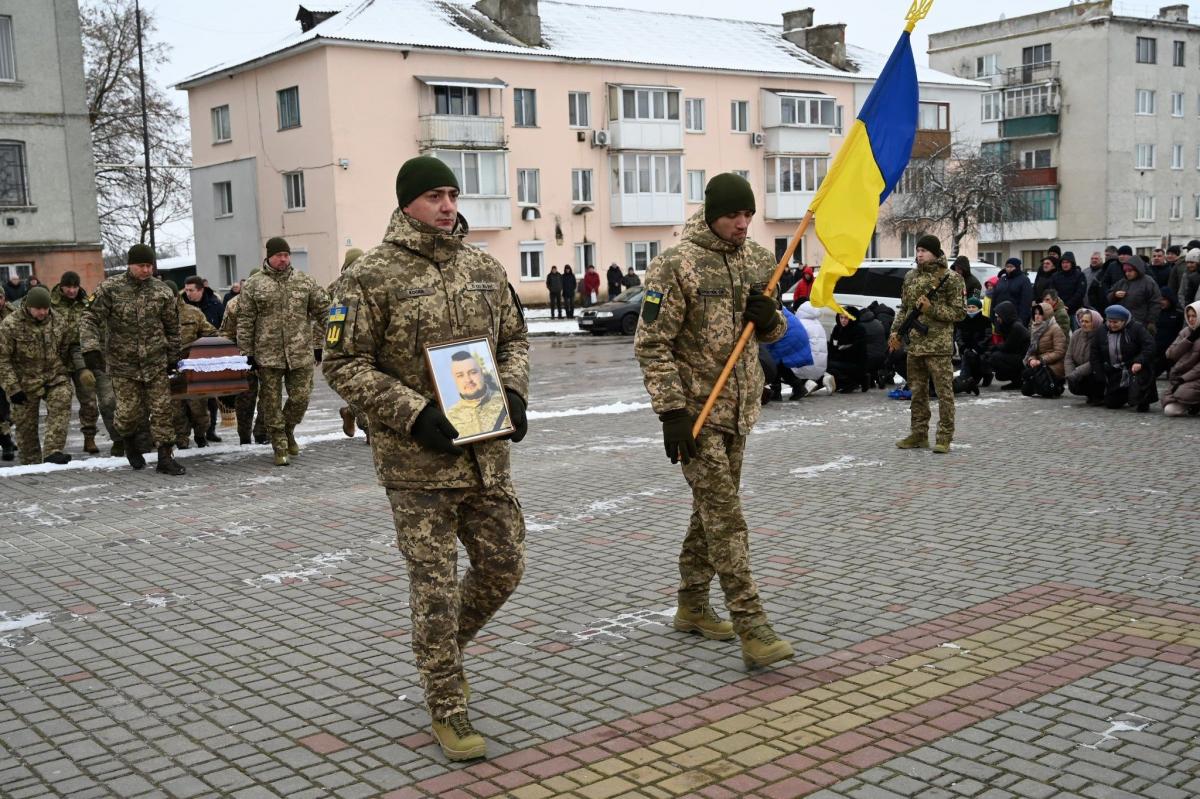 Новини Тернополя - фото з У грудні був у відпустці, а за кілька днів загинув під Бахмутом. Прощаються з Антоном Антощуком